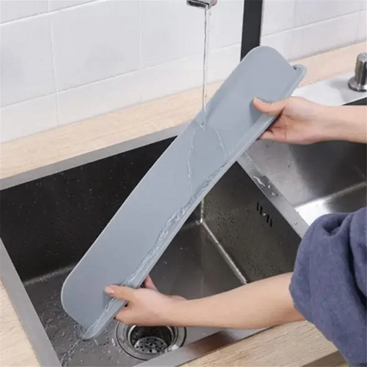 Silicone Sink Splash Guard With Suction – Flexible Water Splash Stopper for Kitchen & Bathroom Faucets, Countertops & Cleaning Protection (Random Color)